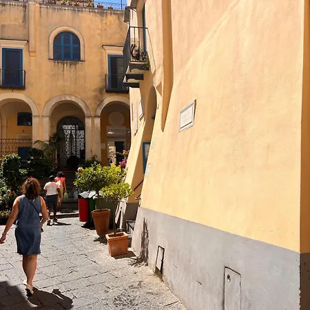Con Minipool In Piazzetta Semesterbostad