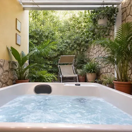 Con Jacuzzi In Piazzetta Ferienhaus *